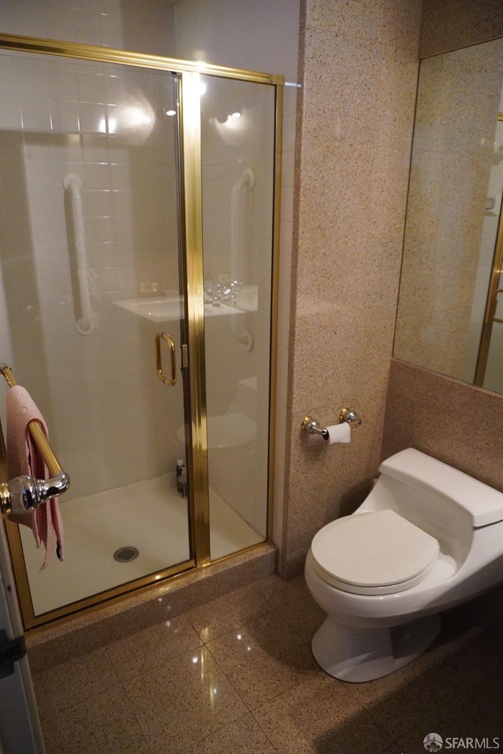 Detail Gallery Image 9 of 21 For 6363 Christie Ave #2426,  Emeryville,  CA 94608 - 2 Beds | 2 Baths