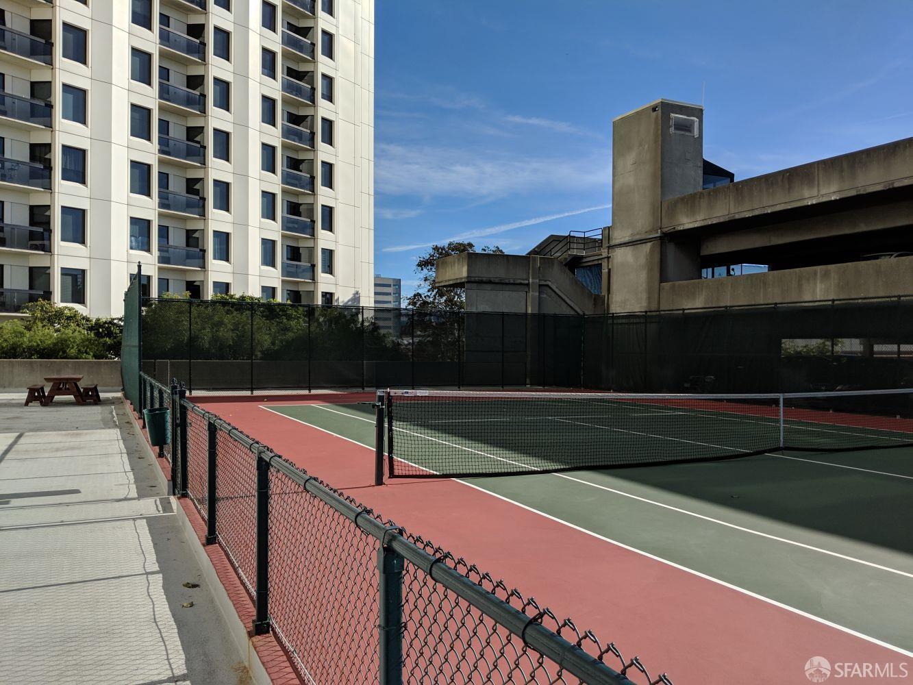 Detail Gallery Image 16 of 21 For 6363 Christie Ave #2426,  Emeryville,  CA 94608 - 2 Beds | 2 Baths