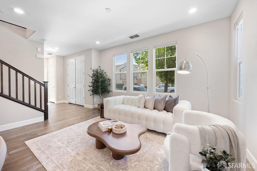 Detail Gallery Image 6 of 55 For 192 Montevina Way, Hayward,  CA 94545 - 5 Beds | 3 Baths