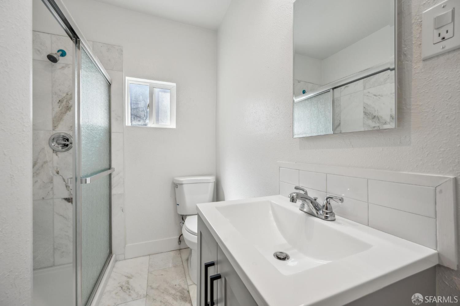 Detail Gallery Image 3 of 12 For 2552 San Jose Ave, San Francisco,  CA 94112 - 2 Beds | 1 Baths