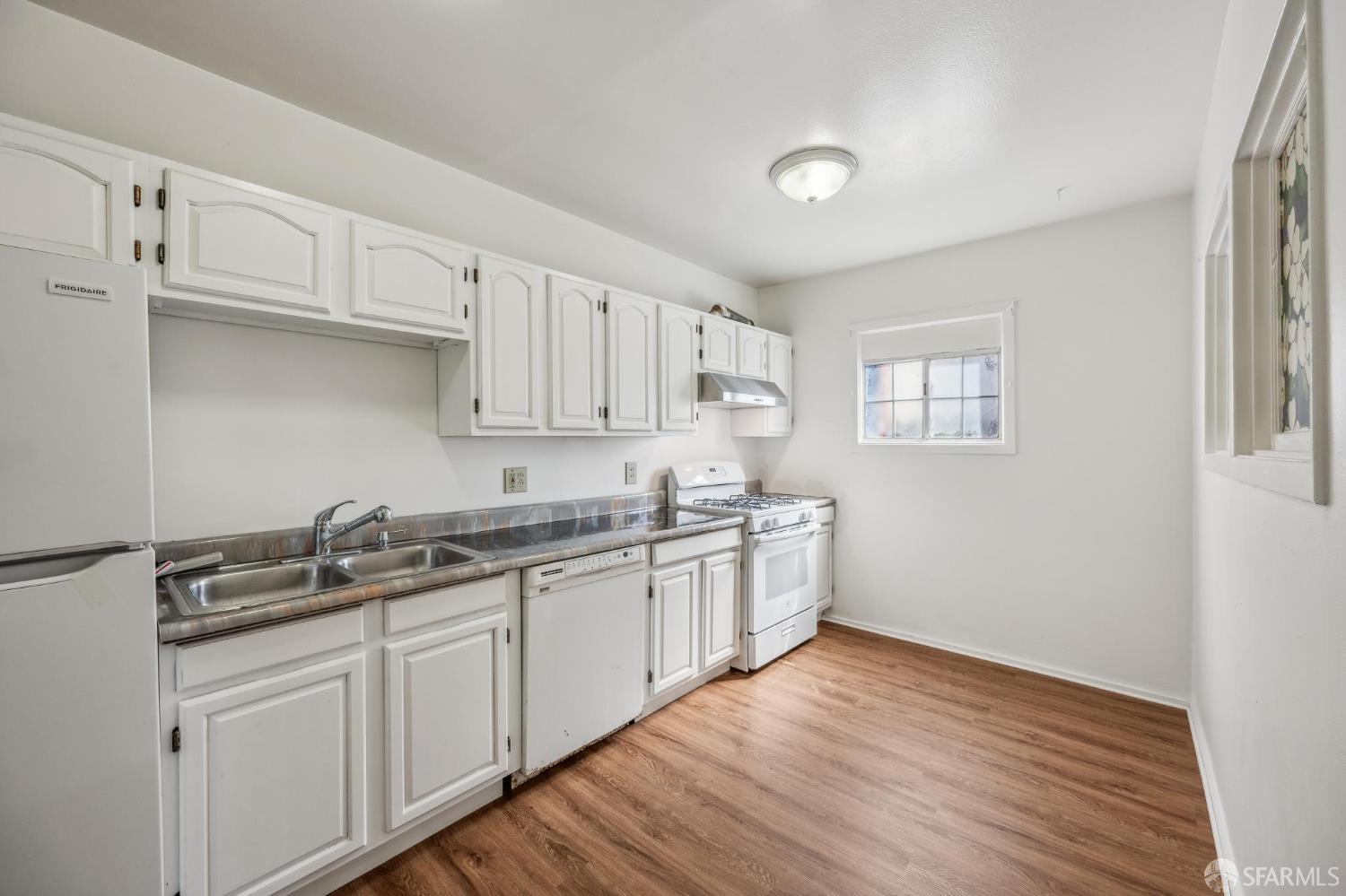 Detail Gallery Image 9 of 12 For 2552 San Jose Ave, San Francisco,  CA 94112 - 2 Beds | 1 Baths