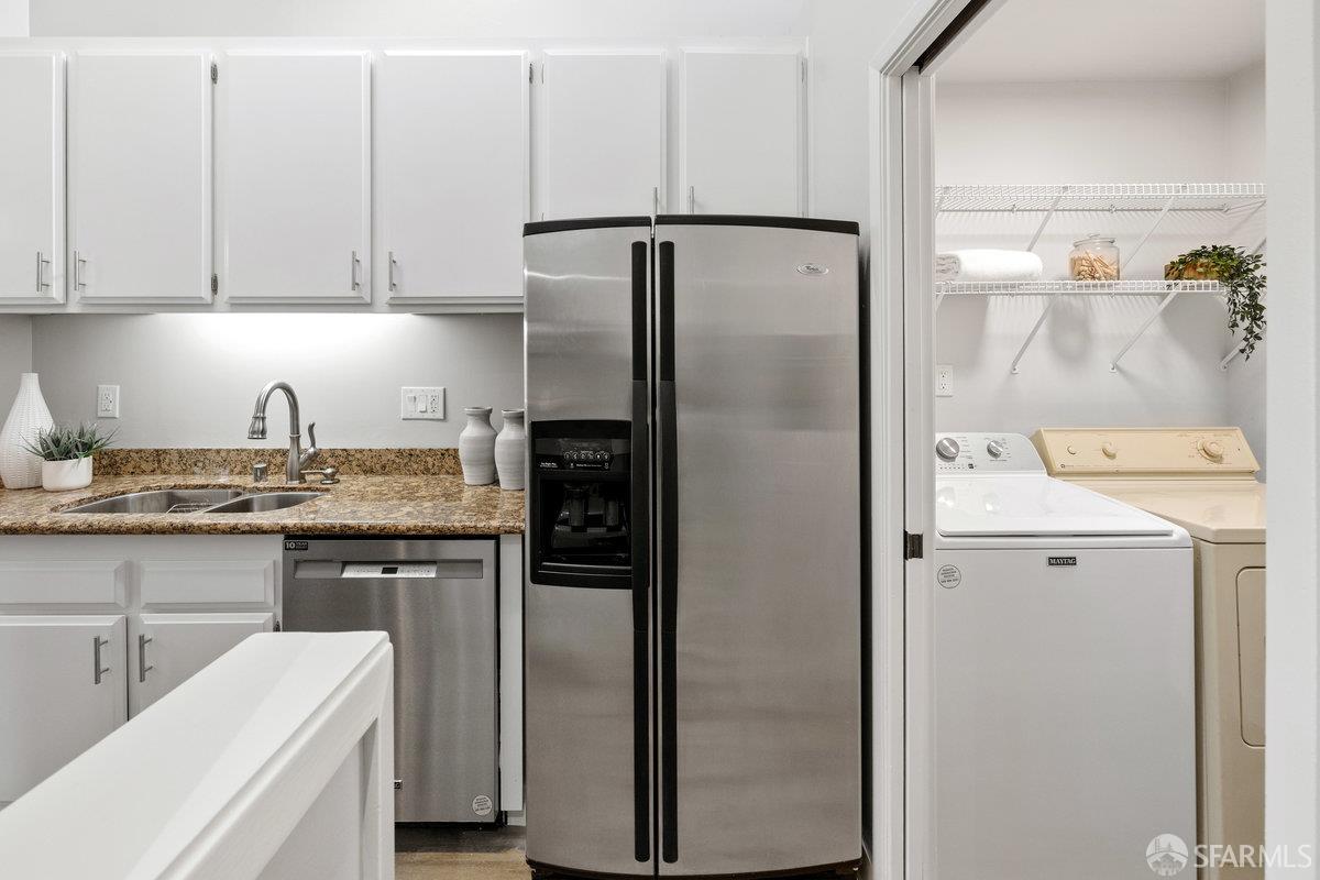 Detail Gallery Image 19 of 54 For 3349 Brittan Ave #12,  San Carlos,  CA 94070 - 3 Beds | 2 Baths