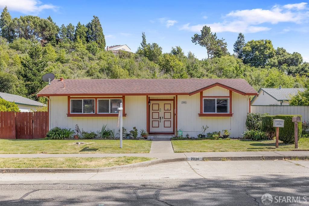 Detail Gallery Image 1 of 34 For 2030 Sarah Dr, Pinole,  CA 94564 - 2 Beds | 2 Baths
