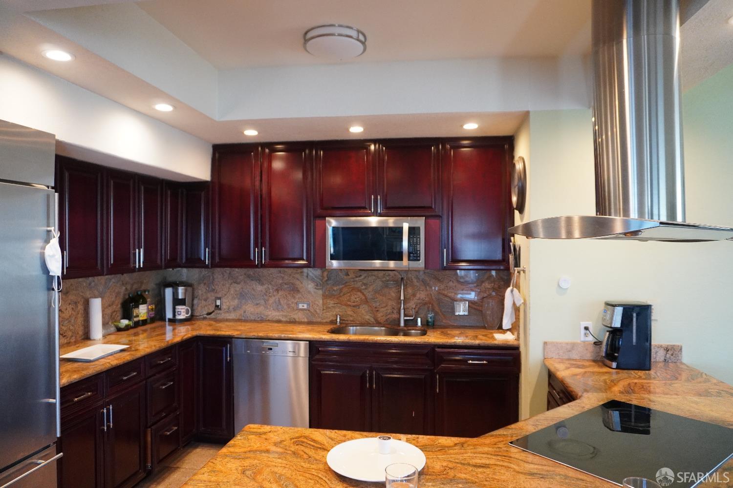 Detail Gallery Image 8 of 21 For 6363 Christie Ave #2426,  Emeryville,  CA 94608 - 2 Beds | 2 Baths