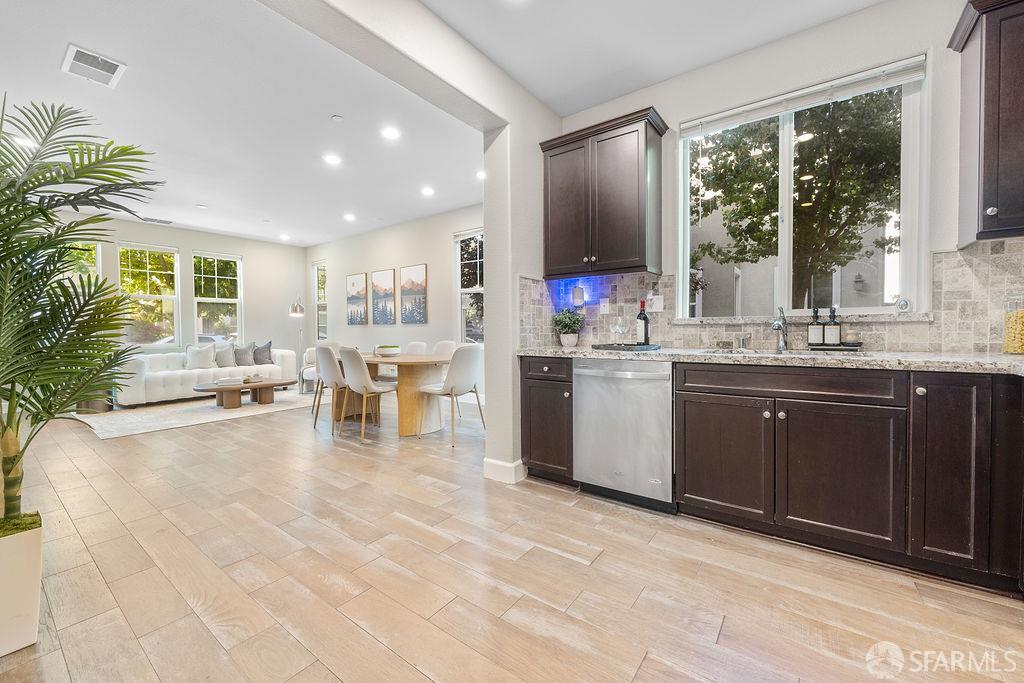 Detail Gallery Image 15 of 55 For 192 Montevina Way, Hayward,  CA 94545 - 5 Beds | 3 Baths