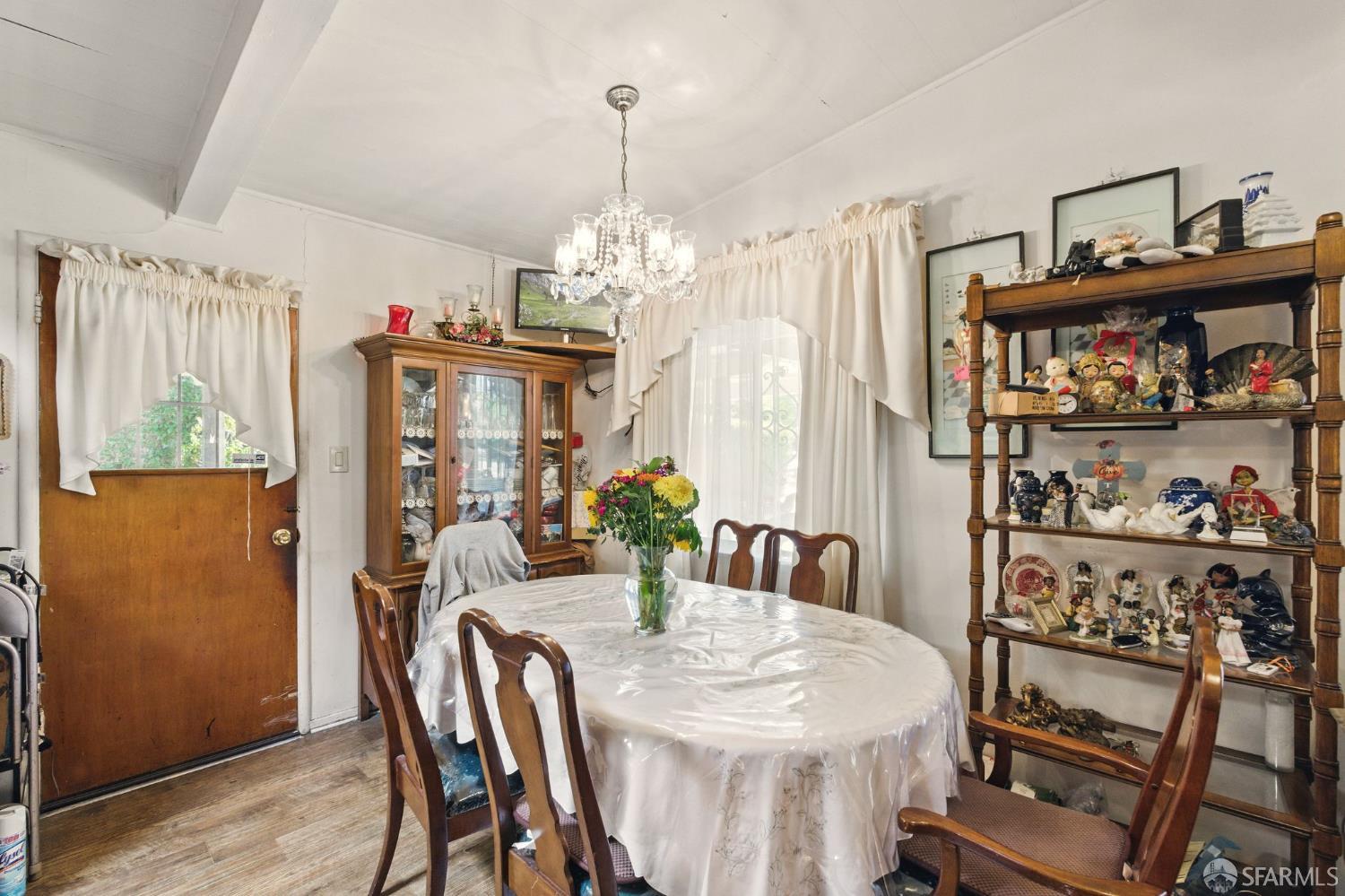 Detail Gallery Image 4 of 25 For 1146 Carlton Ave, Menlo Park,  CA 94025 - 3 Beds | 1 Baths