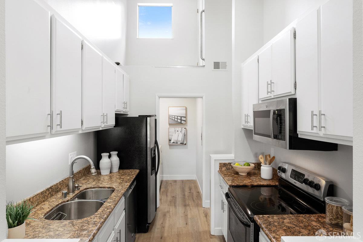 Detail Gallery Image 16 of 54 For 3349 Brittan Ave #12,  San Carlos,  CA 94070 - 3 Beds | 2 Baths