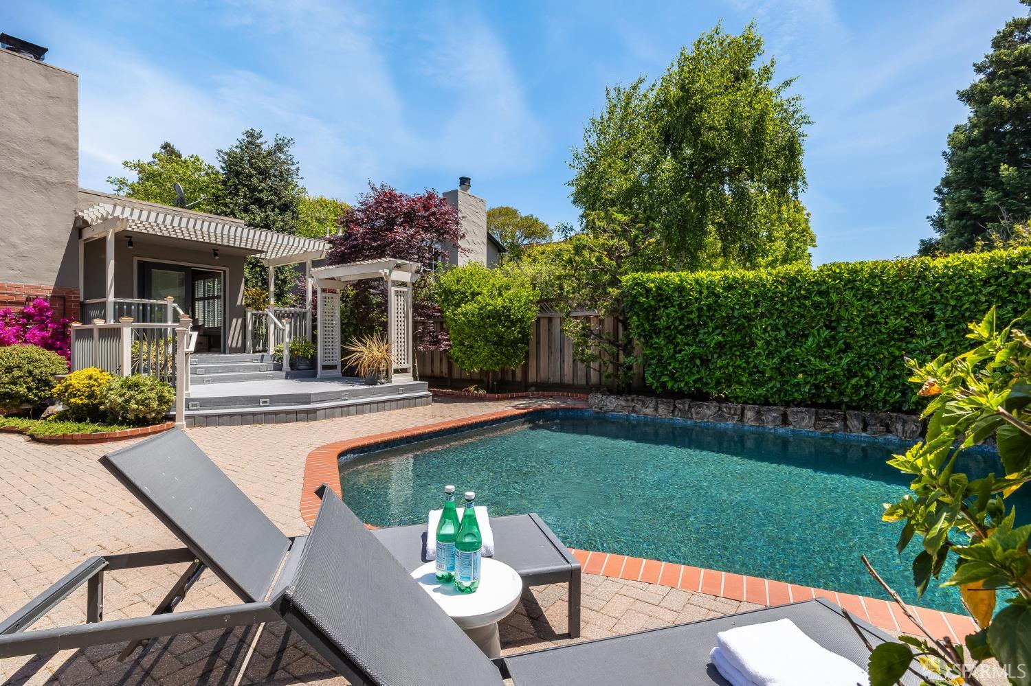 Detail Gallery Image 40 of 73 For 219 Clarendon Rd, Burlingame,  CA 94010 - 3 Beds | 2/1 Baths