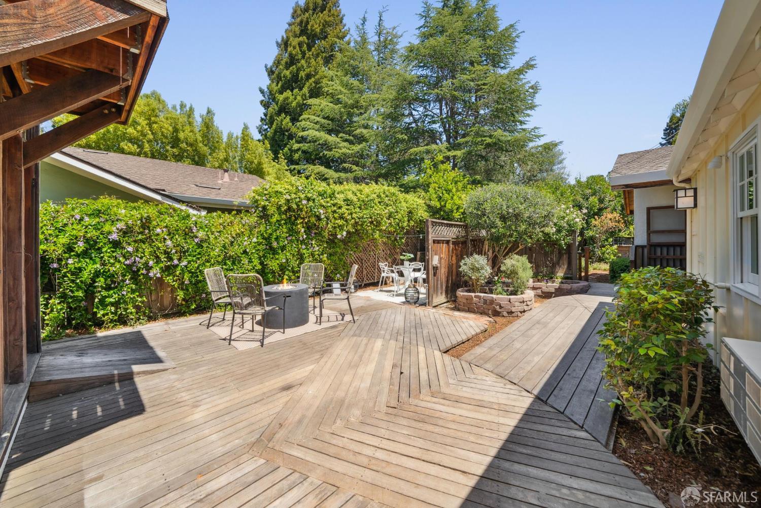 Detail Gallery Image 35 of 72 For 753 La Para Ave, Palo Alto,  CA 94306 - 4 Beds | 3 Baths