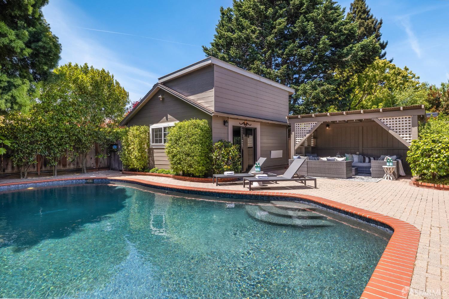 Detail Gallery Image 35 of 73 For 219 Clarendon Rd, Burlingame,  CA 94010 - 3 Beds | 2/1 Baths