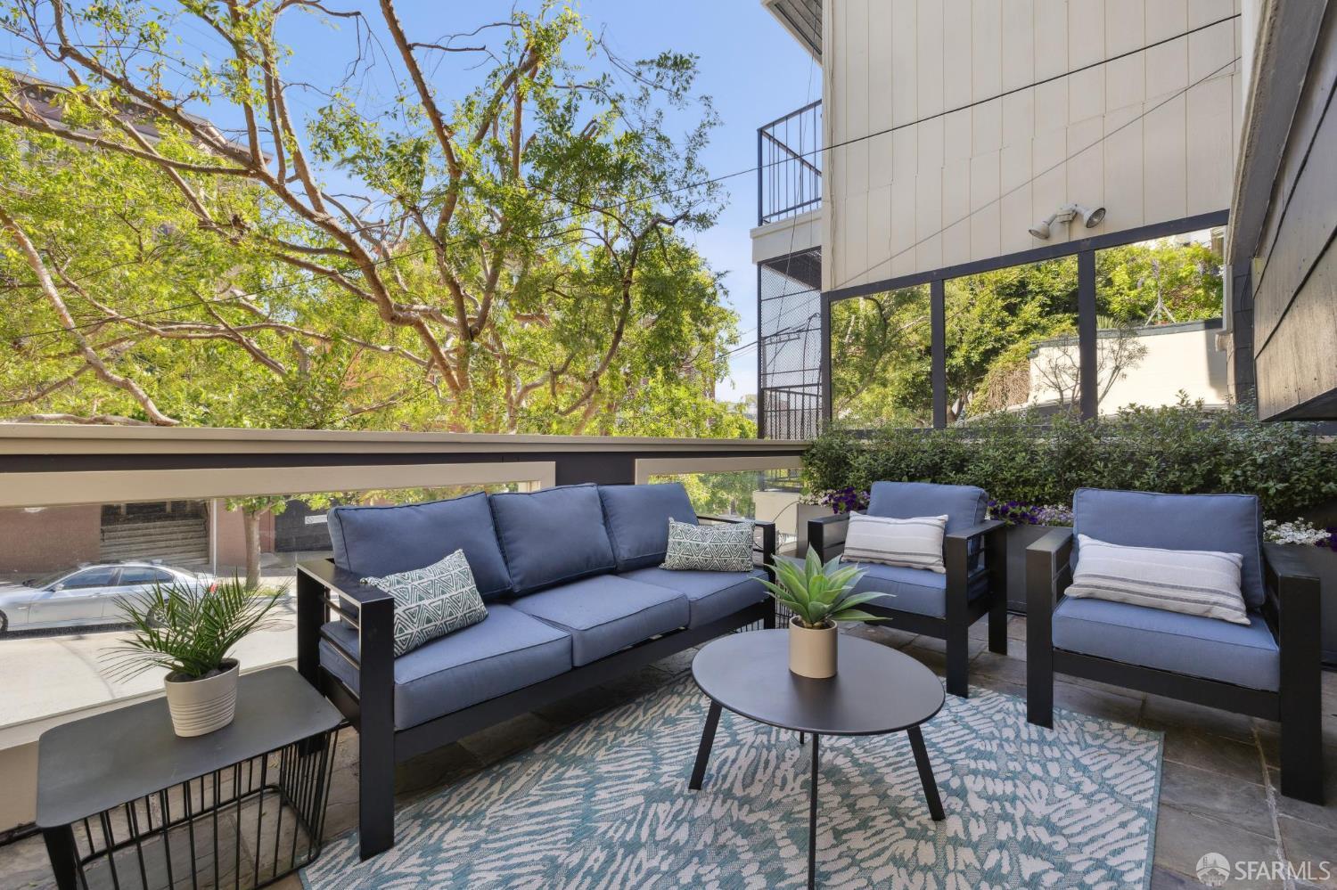 Detail Gallery Image 4 of 47 For 1370 Green St, San Francisco,  CA 94109 - 3 Beds | 2 Baths