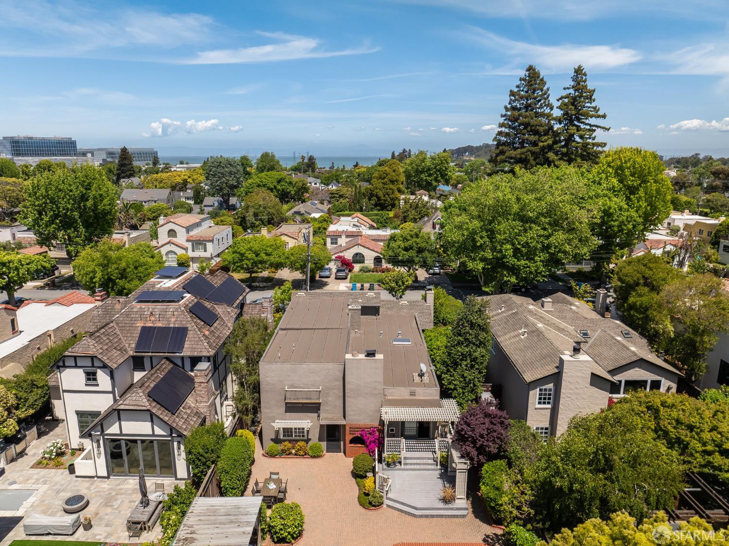 Detail Gallery Image 65 of 73 For 219 Clarendon Rd, Burlingame,  CA 94010 - 3 Beds | 2/1 Baths