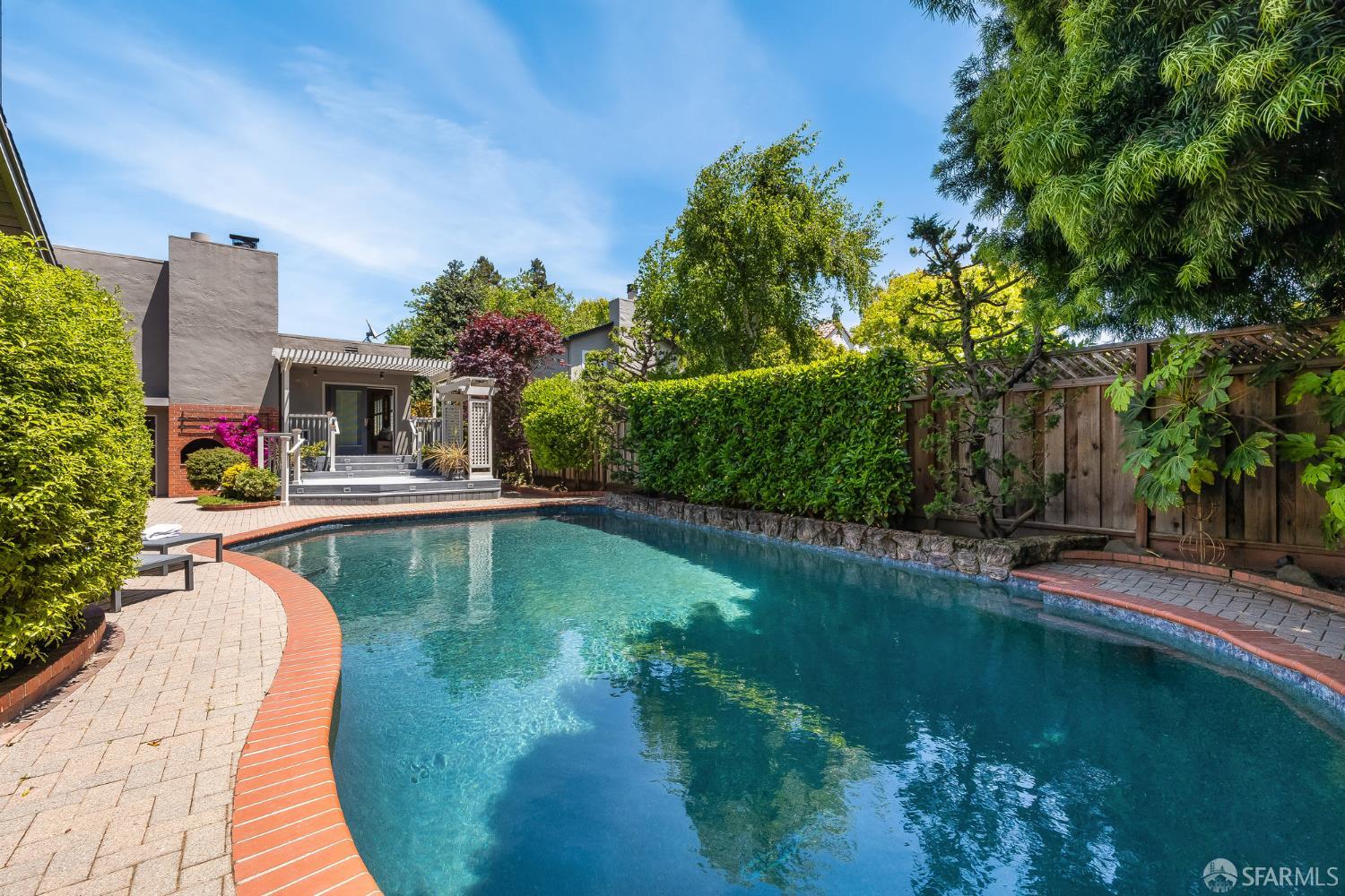 Detail Gallery Image 32 of 73 For 219 Clarendon Rd, Burlingame,  CA 94010 - 3 Beds | 2/1 Baths