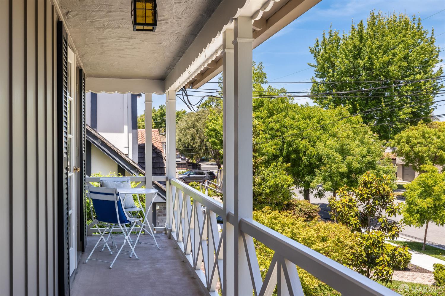 Detail Gallery Image 53 of 73 For 219 Clarendon Rd, Burlingame,  CA 94010 - 3 Beds | 2/1 Baths