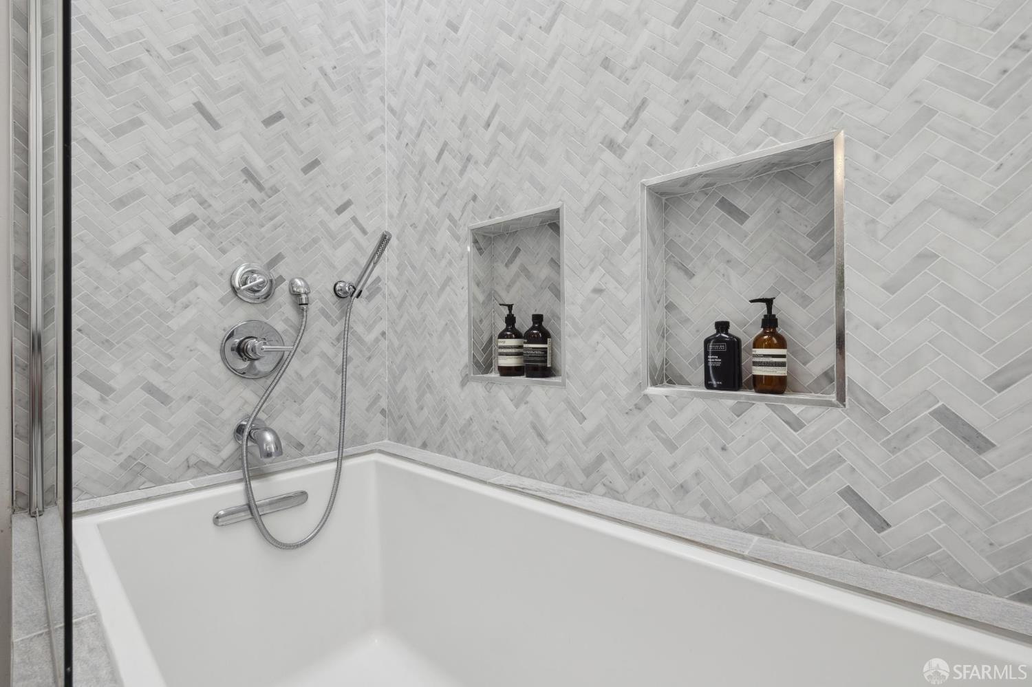 Detail Gallery Image 33 of 47 For 1370 Green St, San Francisco,  CA 94109 - 3 Beds | 2 Baths