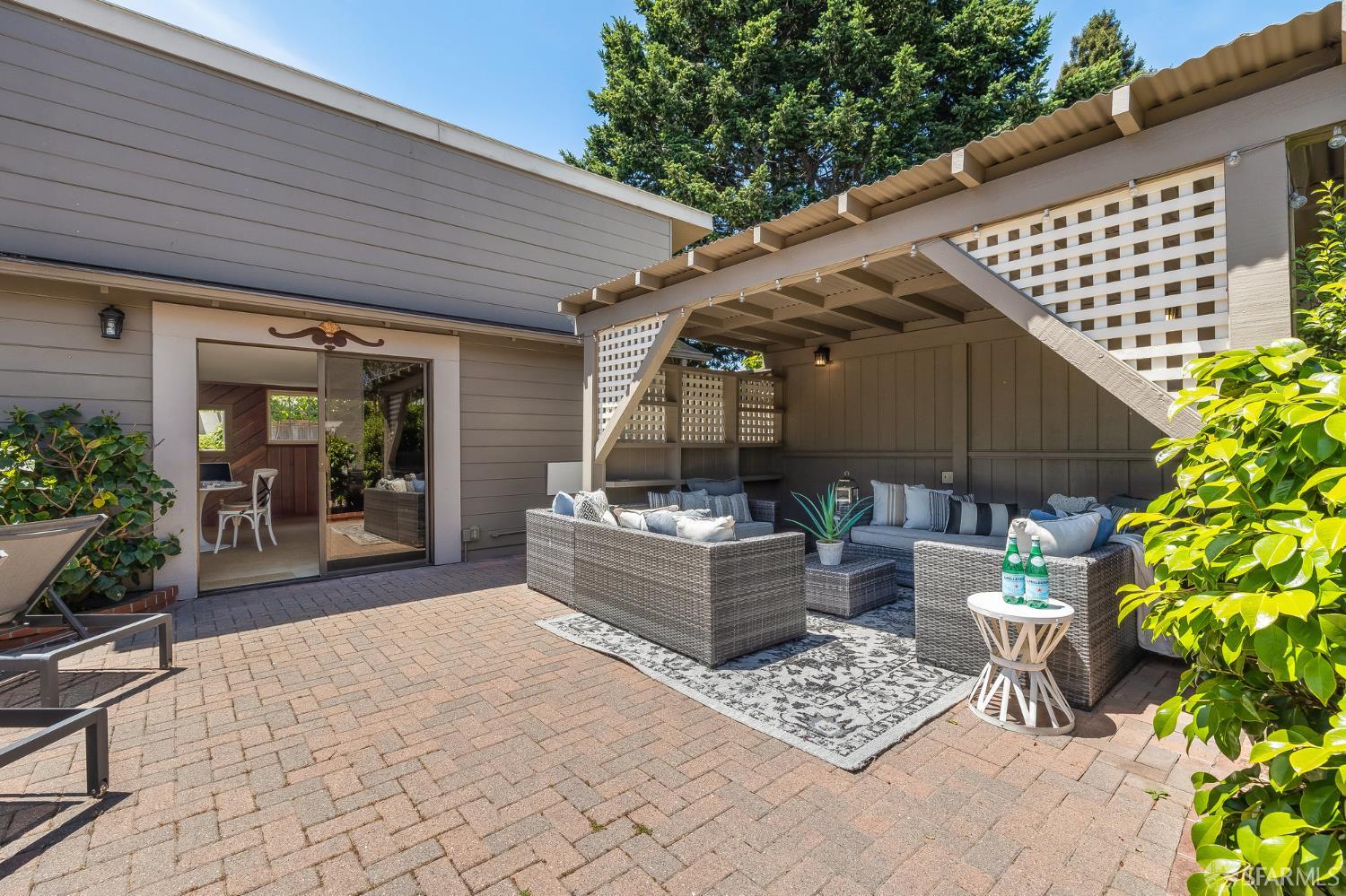 Detail Gallery Image 37 of 73 For 219 Clarendon Rd, Burlingame,  CA 94010 - 3 Beds | 2/1 Baths