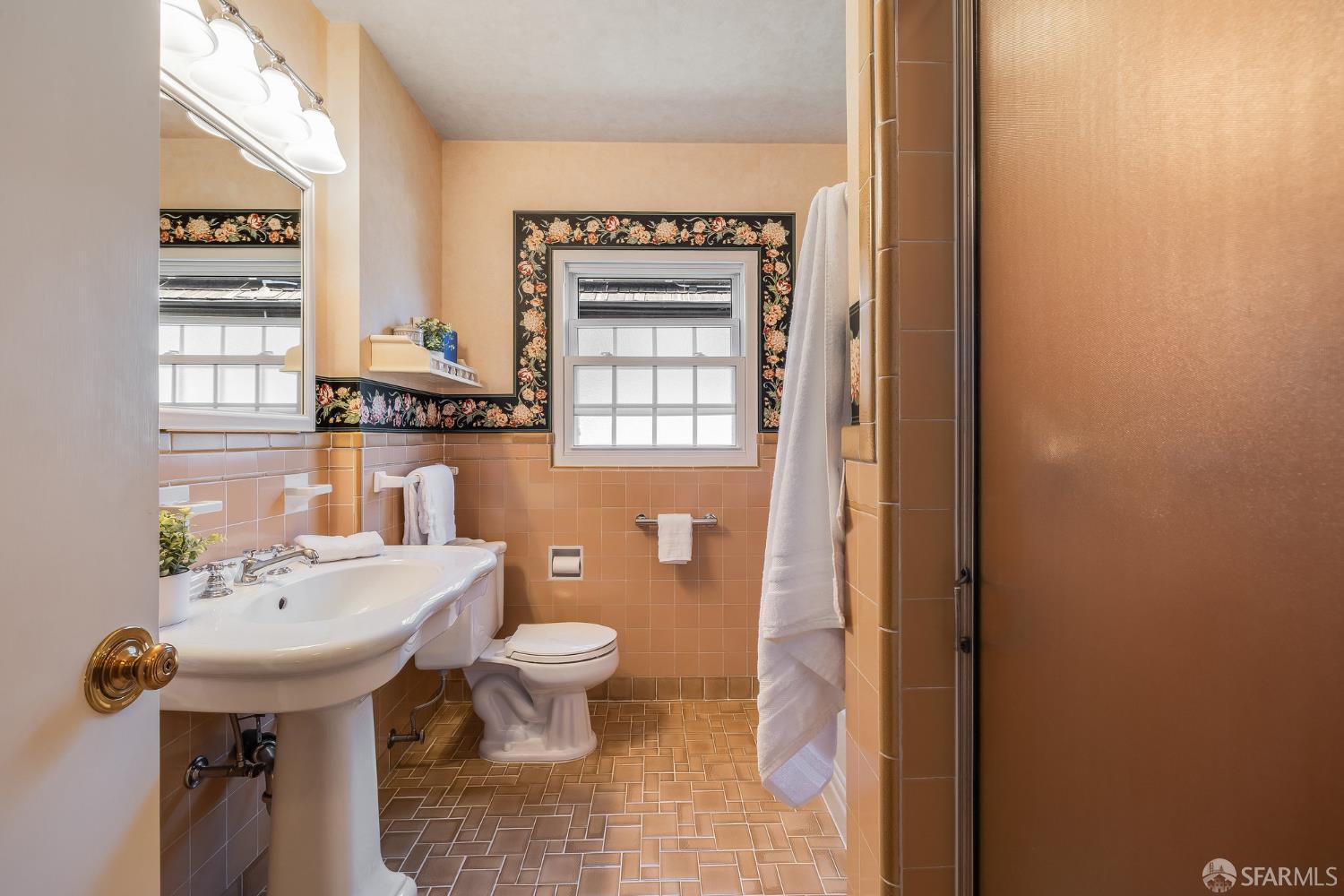 Detail Gallery Image 54 of 73 For 219 Clarendon Rd, Burlingame,  CA 94010 - 3 Beds | 2/1 Baths