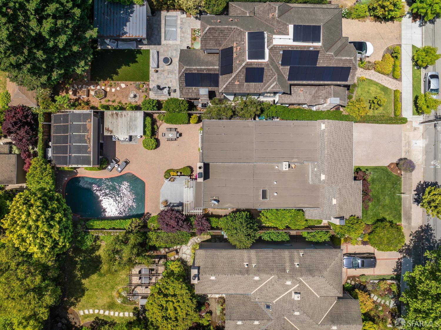 Detail Gallery Image 67 of 73 For 219 Clarendon Rd, Burlingame,  CA 94010 - 3 Beds | 2/1 Baths