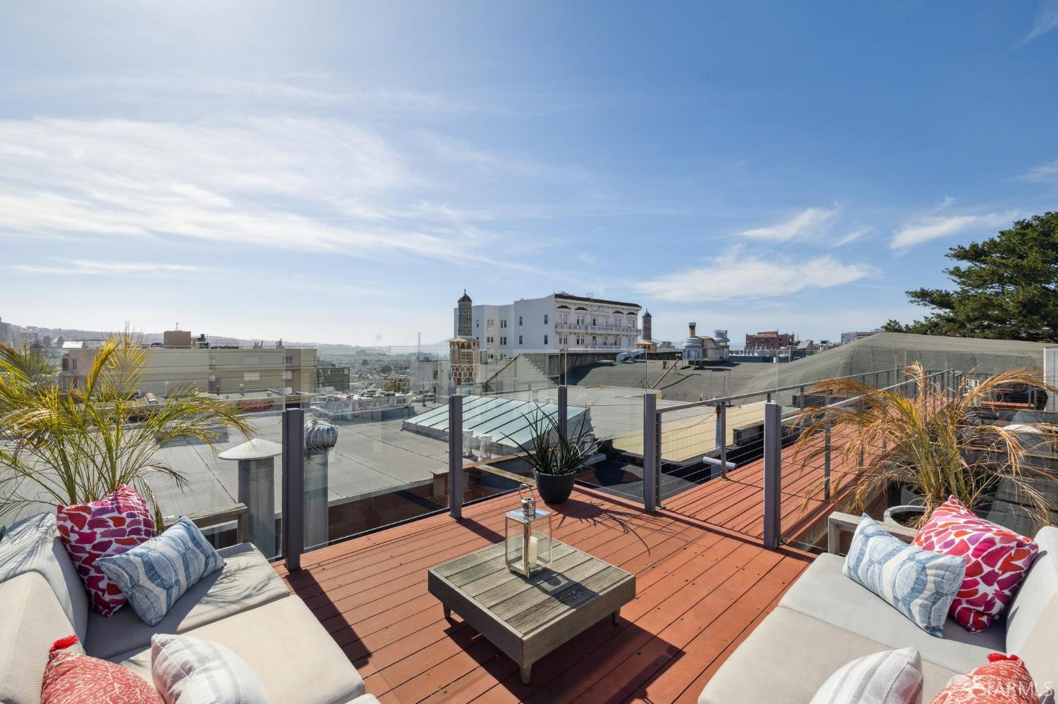 Detail Gallery Image 1 of 47 For 1370 Green St, San Francisco,  CA 94109 - 3 Beds | 2 Baths