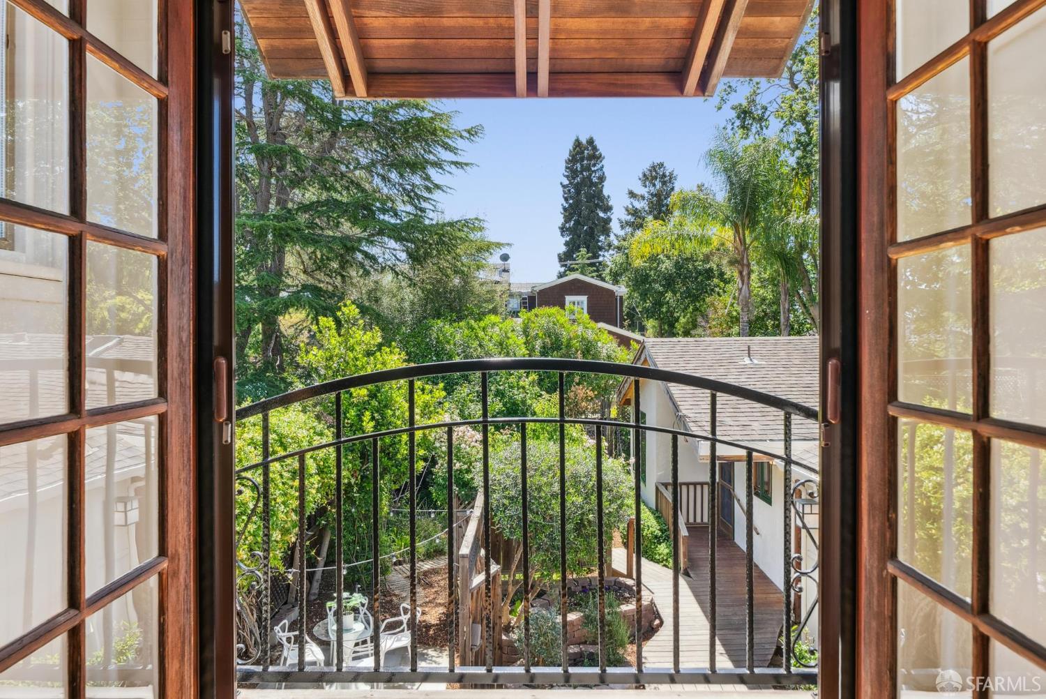 Detail Gallery Image 24 of 72 For 753 La Para Ave, Palo Alto,  CA 94306 - 4 Beds | 3 Baths