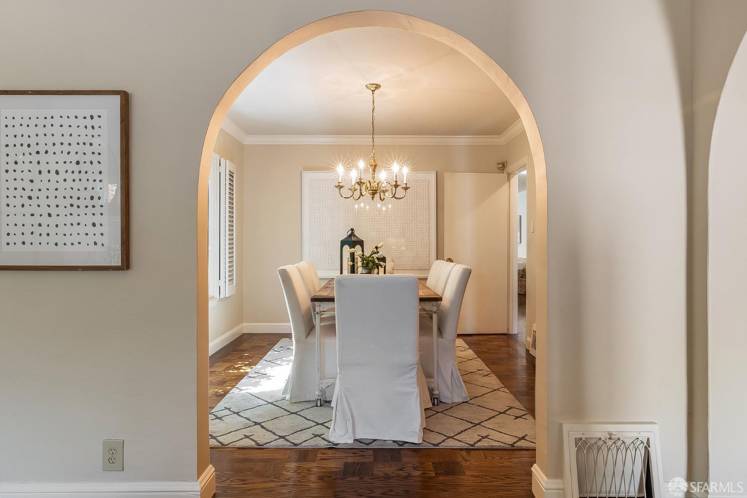 Detail Gallery Image 13 of 73 For 219 Clarendon Rd, Burlingame,  CA 94010 - 3 Beds | 2/1 Baths