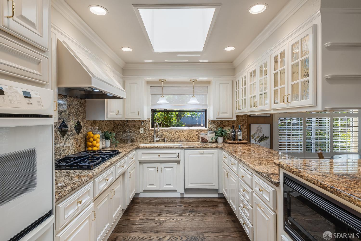 Detail Gallery Image 21 of 73 For 219 Clarendon Rd, Burlingame,  CA 94010 - 3 Beds | 2/1 Baths