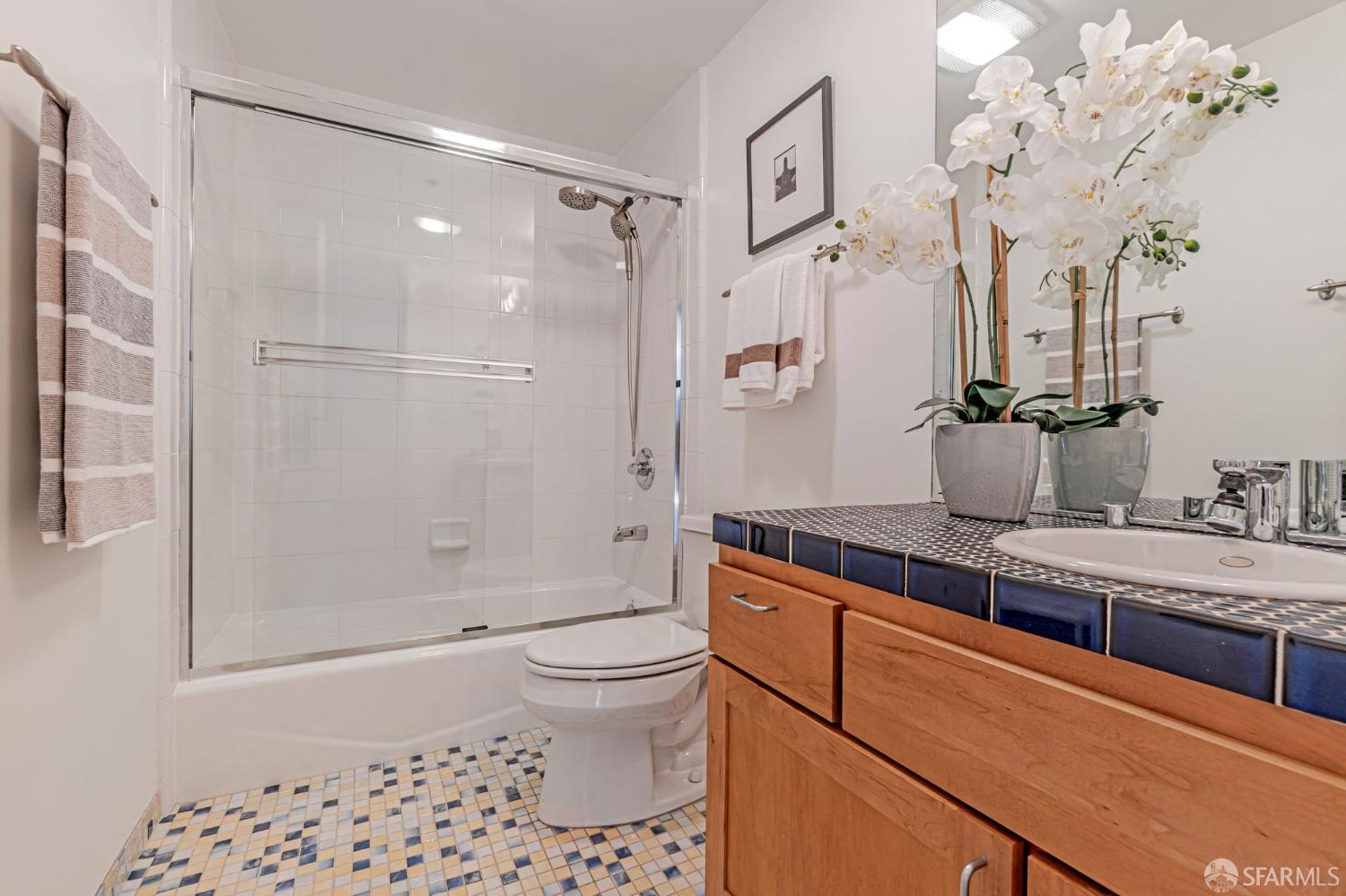 Photo #11: 425040986 Listing: Photo #11