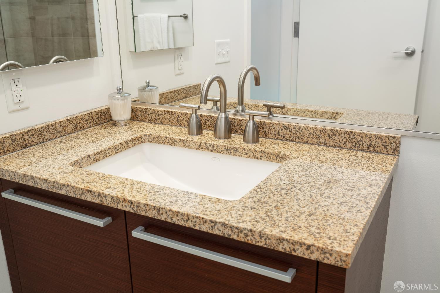 Detail Gallery Image 3 of 13 For 425 1st St #801,  San Francisco,  CA 94105 - 1 Beds | 1 Baths