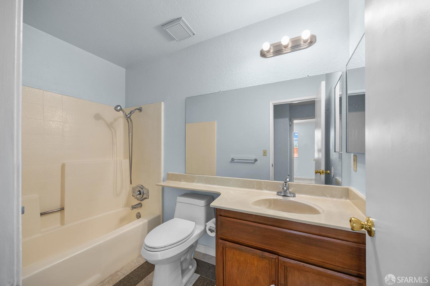 Detail Gallery Image 16 of 31 For 35 Doral Way, Antioch,  CA 94509 - 3 Beds | 2 Baths