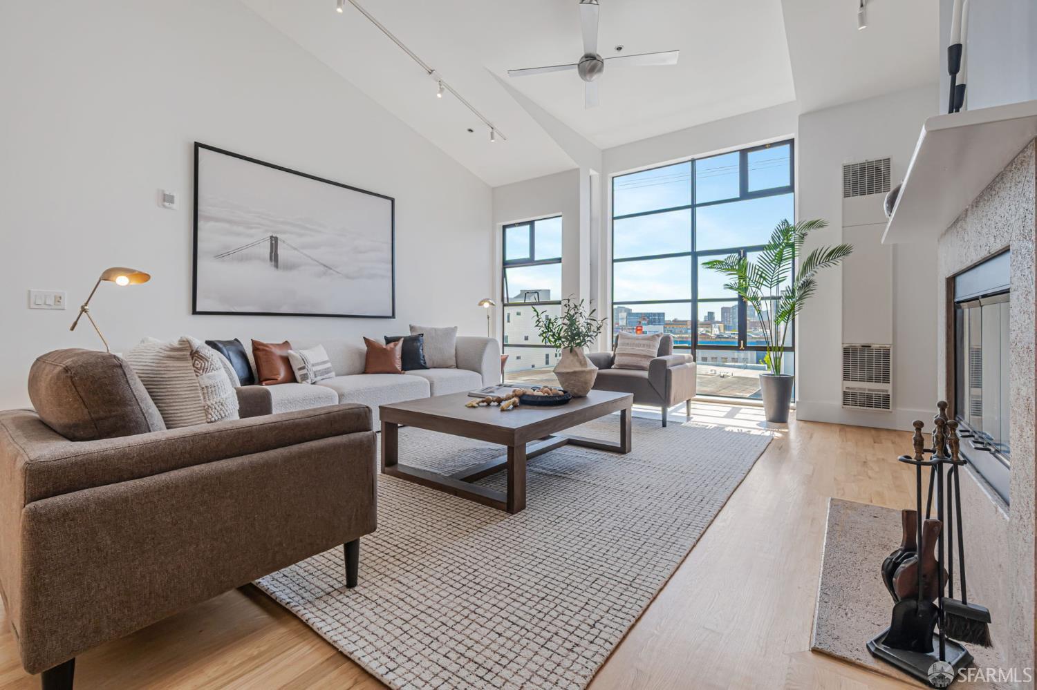 Photo #3: 425040986 Listing 