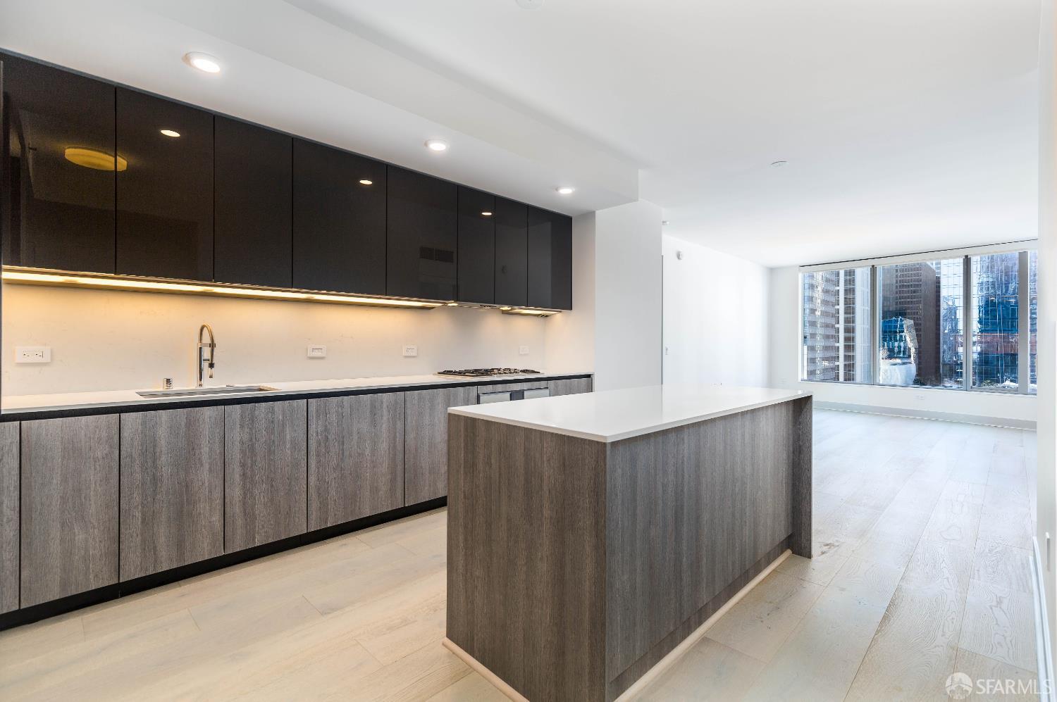 Detail Gallery Image 1 of 35 For 201 Folsom St 7b,  San Francisco,  CA 94105 - 2 Beds | 2 Baths