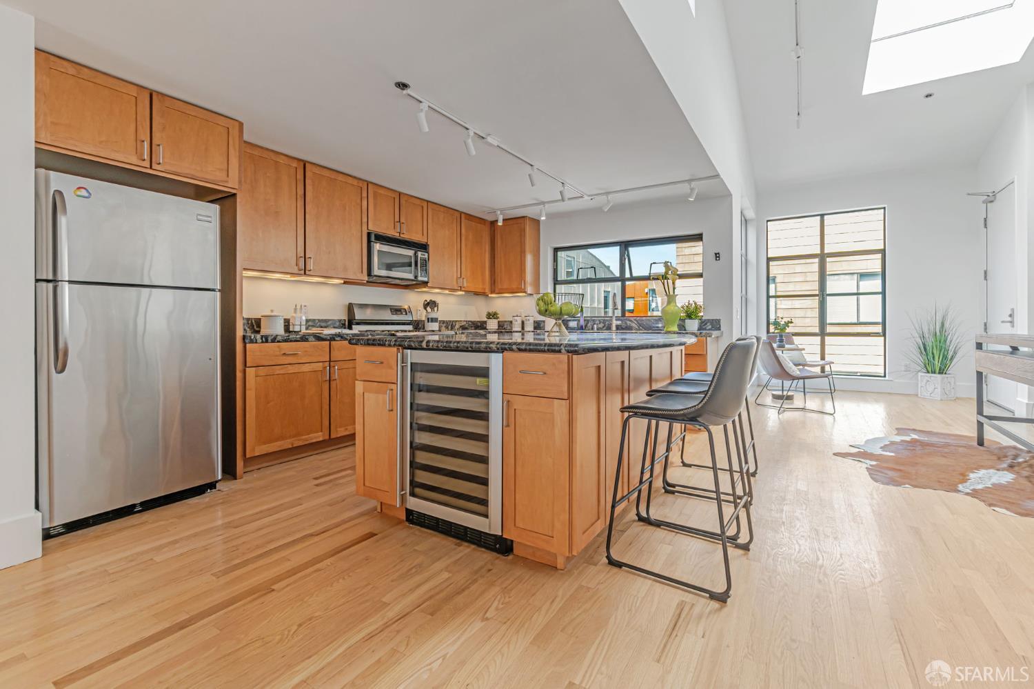 Photo #6: 425040986 Listing: Photo #6