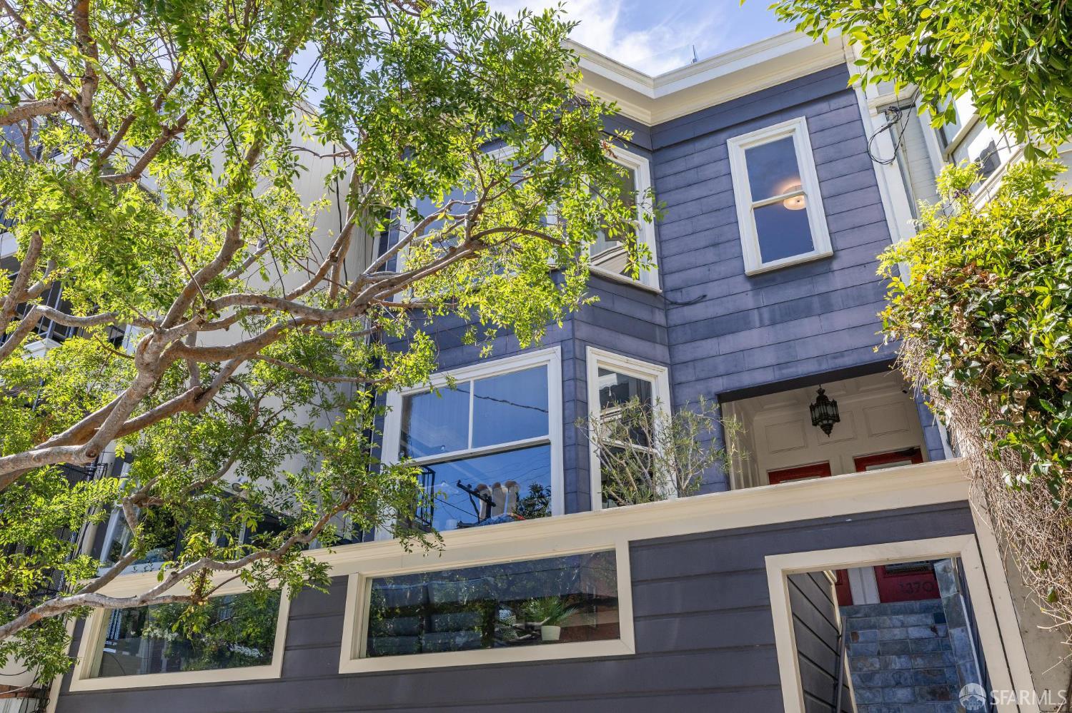 Detail Gallery Image 3 of 47 For 1370 Green St, San Francisco,  CA 94109 - 3 Beds | 2 Baths