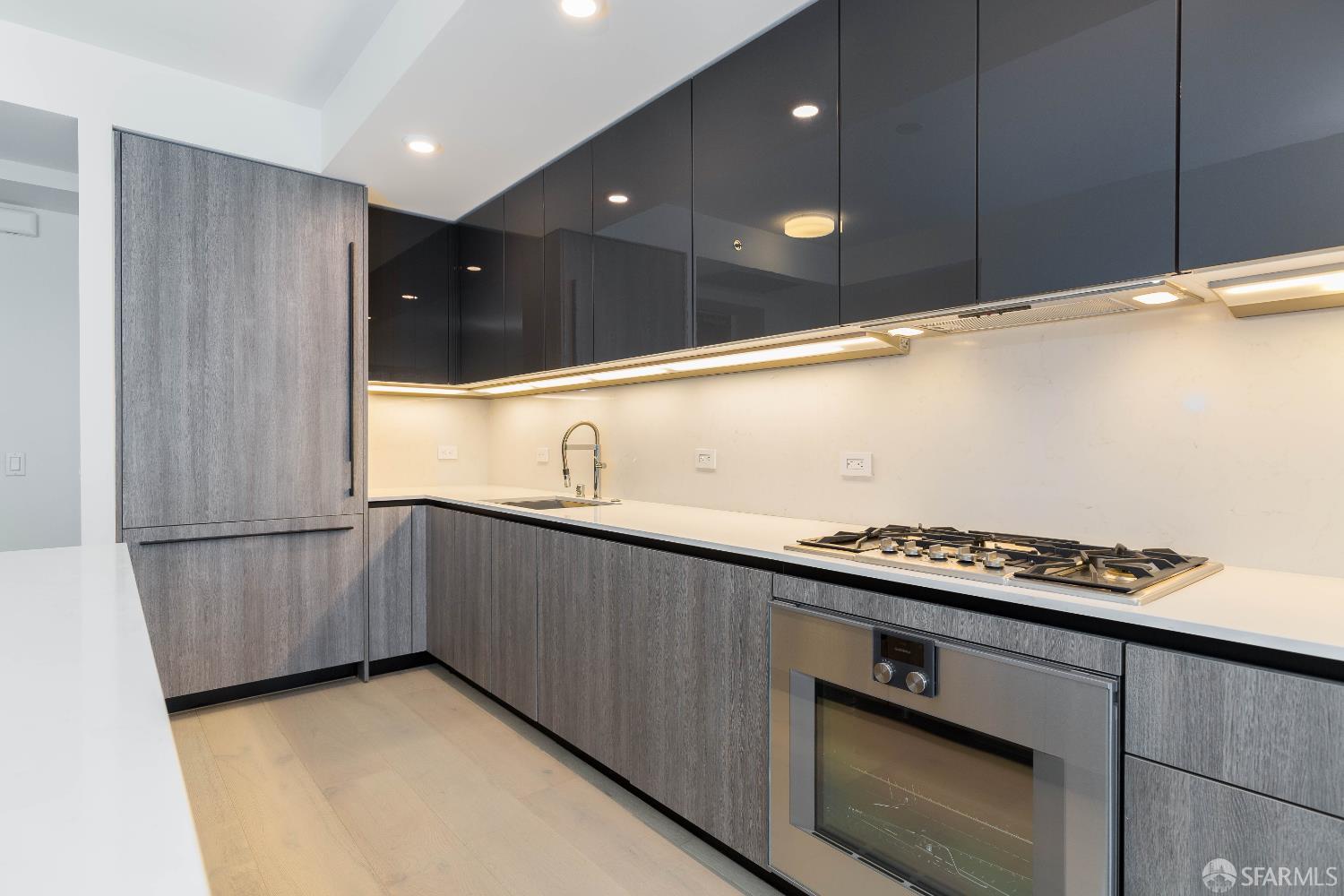 Detail Gallery Image 3 of 35 For 201 Folsom St 7b,  San Francisco,  CA 94105 - 2 Beds | 2 Baths