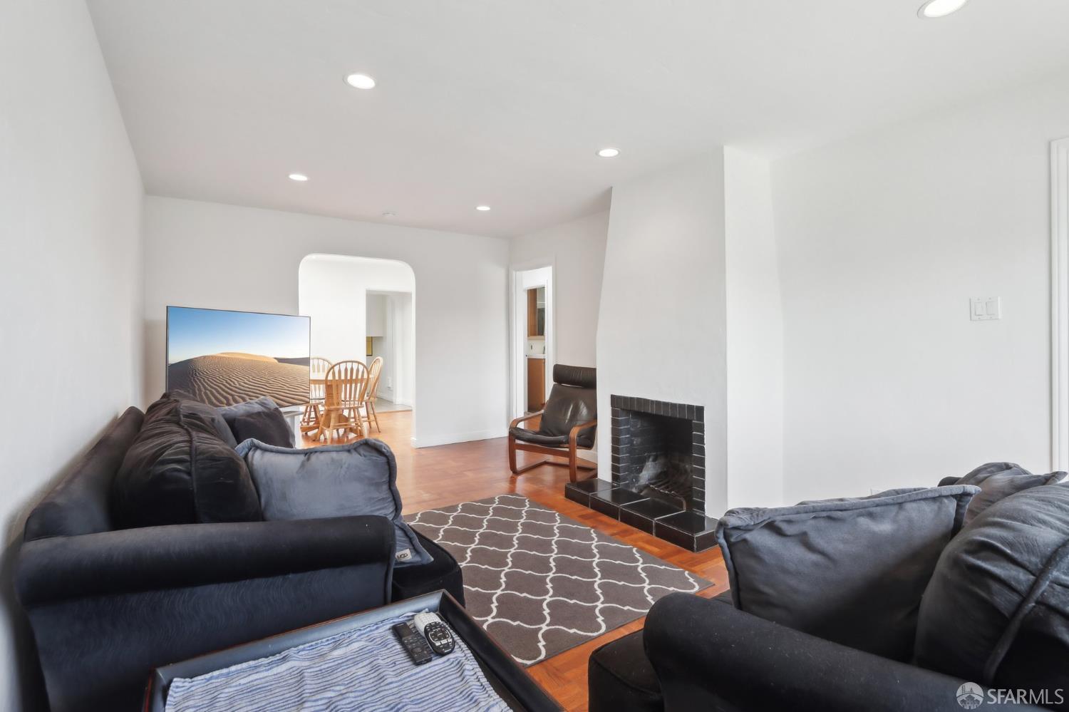 Detail Gallery Image 4 of 24 For 471 Mastick Ave, San Bruno,  CA 94066 - 2 Beds | 1 Baths