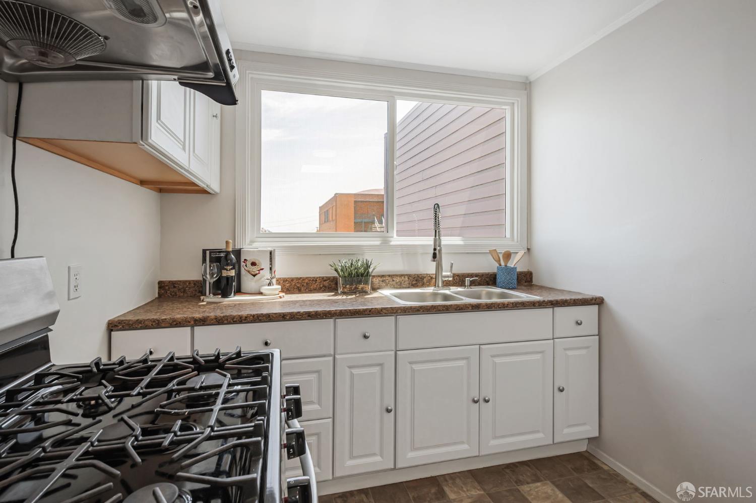 Detail Gallery Image 11 of 43 For 141 Cambridge St, San Francisco,  CA 94134 - 3 Beds | 1 Baths