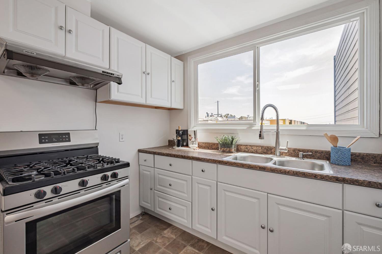 Detail Gallery Image 12 of 43 For 141 Cambridge St, San Francisco,  CA 94134 - 3 Beds | 1 Baths