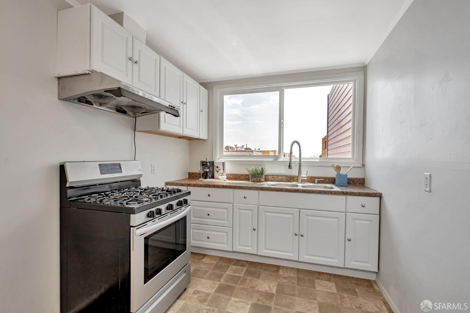 Detail Gallery Image 10 of 43 For 141 Cambridge St, San Francisco,  CA 94134 - 3 Beds | 1 Baths
