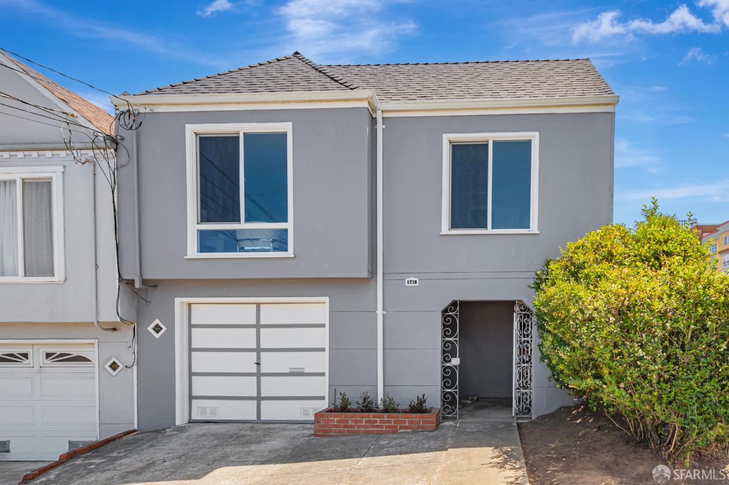 Detail Gallery Image 2 of 43 For 141 Cambridge St, San Francisco,  CA 94134 - 3 Beds | 1 Baths