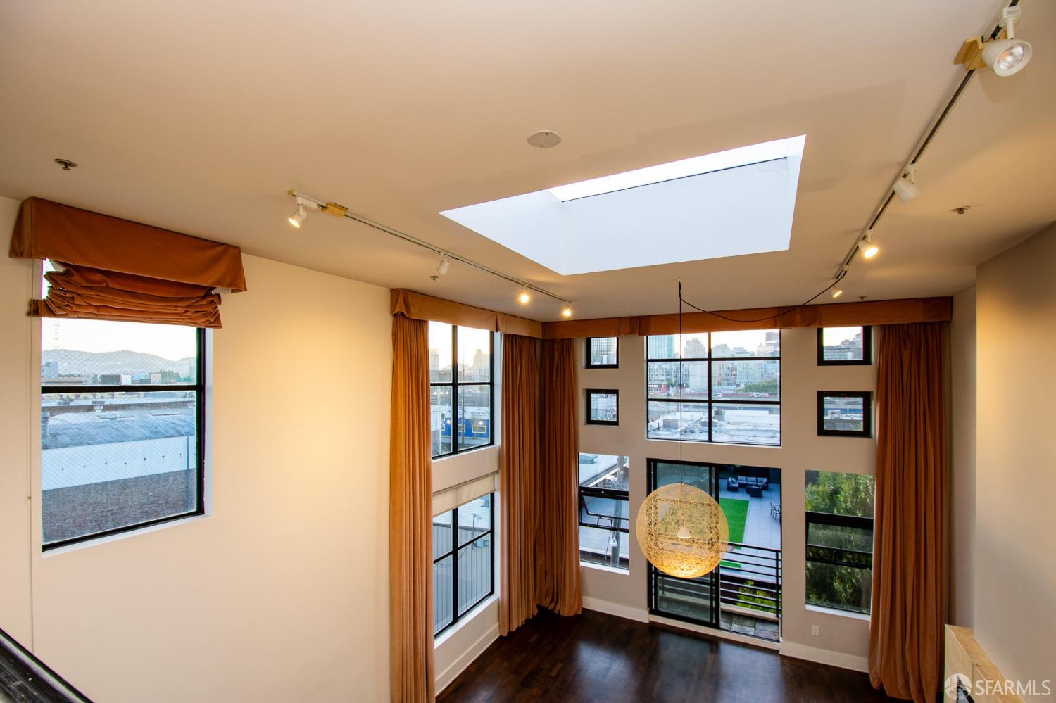Detail Gallery Image 3 of 23 For 139 Welsh St #10,  San Francisco,  CA 94107 - 2 Beds | 2 Baths