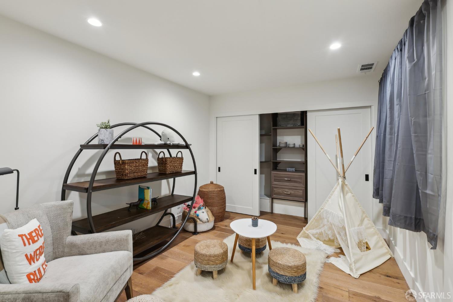Detail Gallery Image 27 of 62 For 2031 Buena Vista Dr, Pinole,  CA 94564 - 5 Beds | 4 Baths