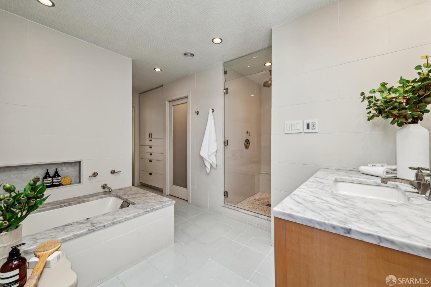 Detail Gallery Image 19 of 35 For 2111 Vallejo St, San Francisco,  CA 94123 - 3 Beds | 2/1 Baths