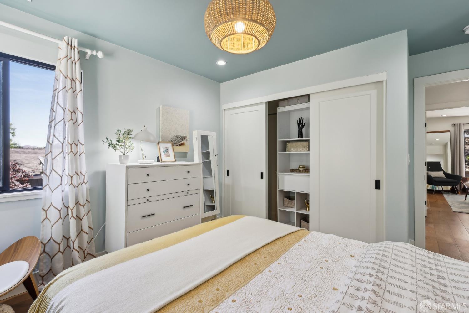 Detail Gallery Image 22 of 62 For 2031 Buena Vista Dr, Pinole,  CA 94564 - 5 Beds | 4 Baths