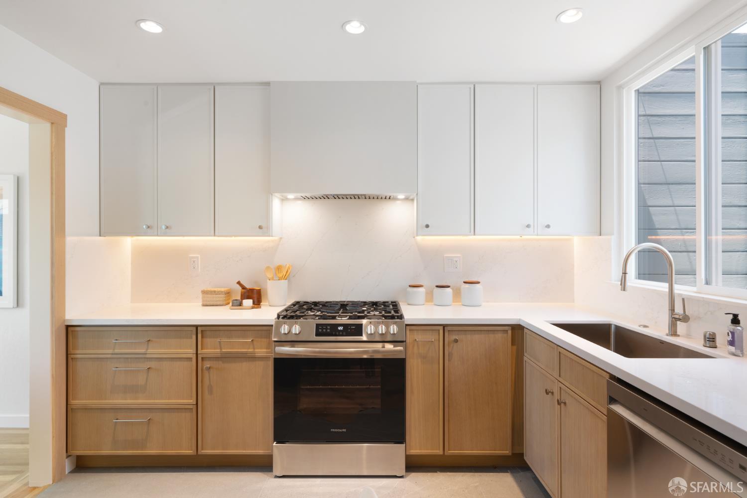 Detail Gallery Image 4 of 53 For 338 Mangels Ave, San Francisco,  CA 94127 - 3 Beds | 2/1 Baths