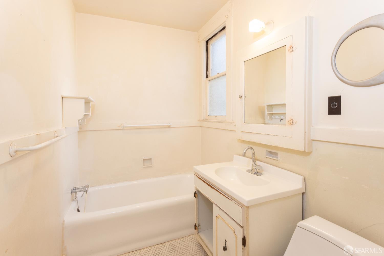 Detail Gallery Image 11 of 23 For 2363 34th Ave, San Francisco,  CA 94116 - 2 Beds | 1 Baths