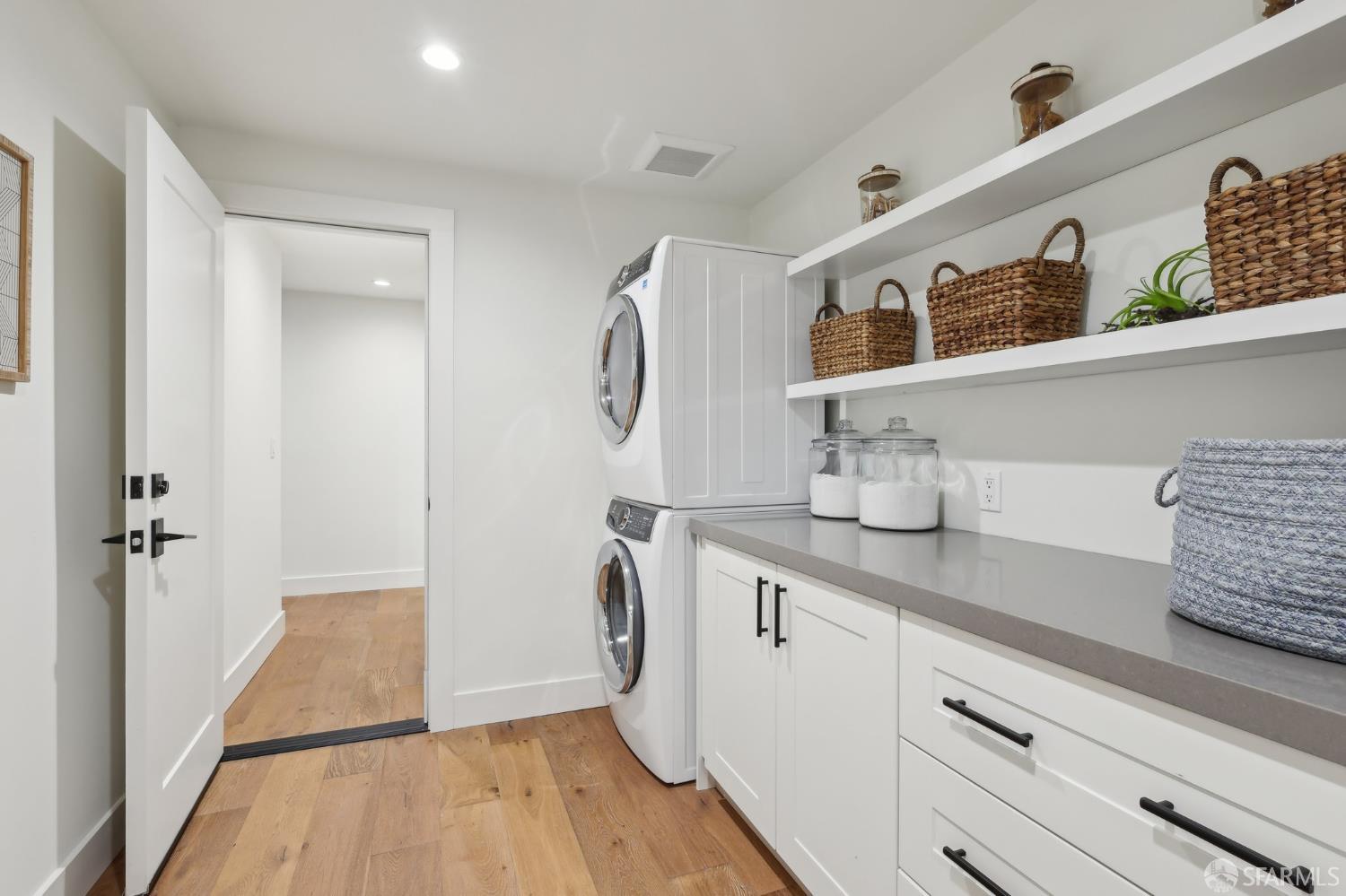 Detail Gallery Image 29 of 62 For 2031 Buena Vista Dr, Pinole,  CA 94564 - 5 Beds | 4 Baths