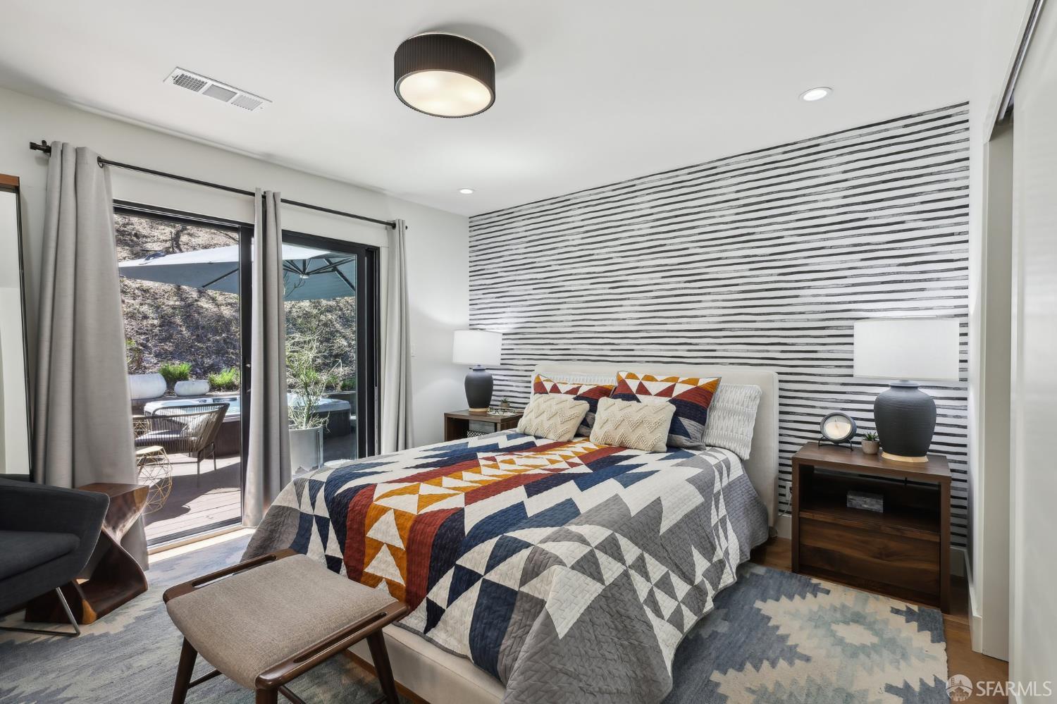 Detail Gallery Image 16 of 62 For 2031 Buena Vista Dr, Pinole,  CA 94564 - 5 Beds | 4 Baths