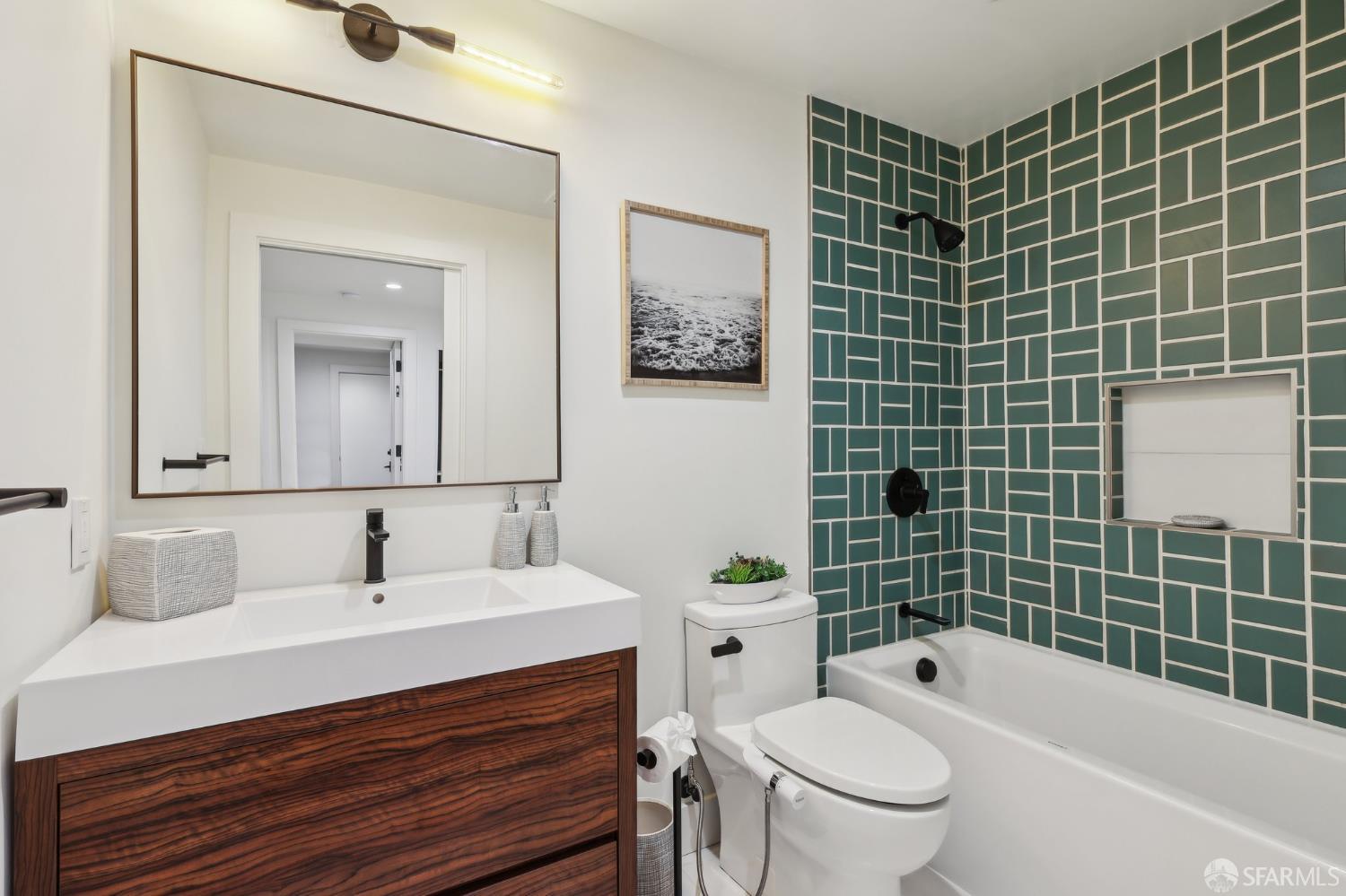 Detail Gallery Image 43 of 62 For 2031 Buena Vista Dr, Pinole,  CA 94564 - 5 Beds | 4 Baths