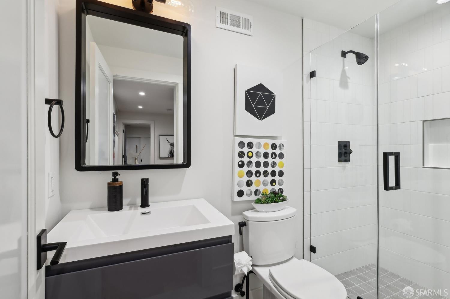 Detail Gallery Image 26 of 62 For 2031 Buena Vista Dr, Pinole,  CA 94564 - 5 Beds | 4 Baths