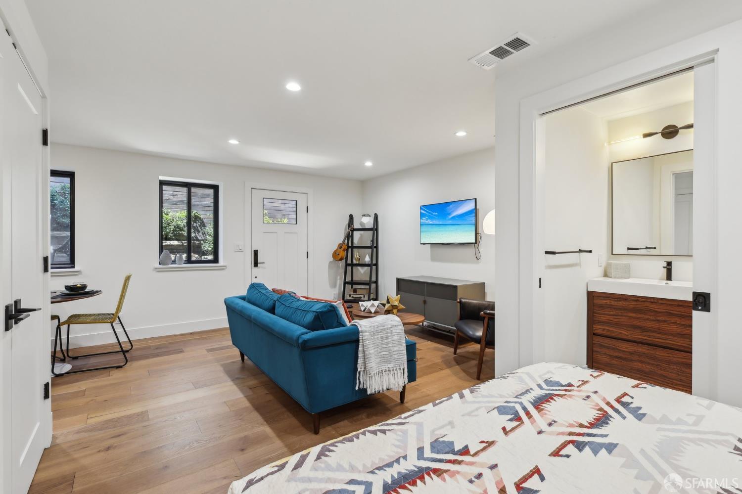 Detail Gallery Image 40 of 62 For 2031 Buena Vista Dr, Pinole,  CA 94564 - 5 Beds | 4 Baths